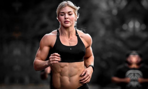 10 Female Fitness Influencers With The Best Abs