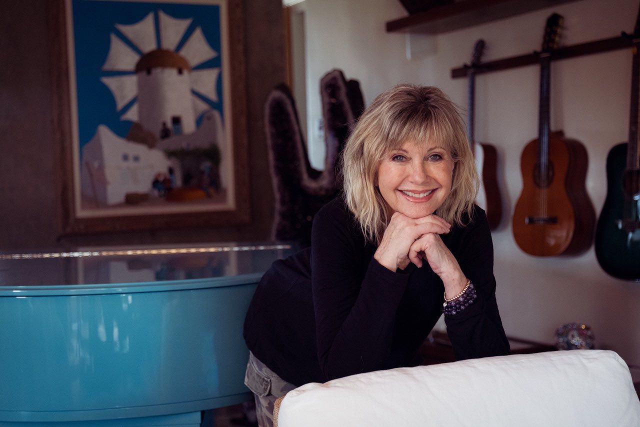 Olivia Newton John Dies From Breast Cancer, Stars Pour Out Tributes Olivia Newton John Dies From Breast Cancer, Stars Pour Out Tributes