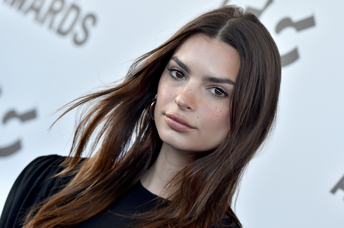 Emily Ratajkowski’s Surprising Thoughts On Her Controversial Dress Scandal