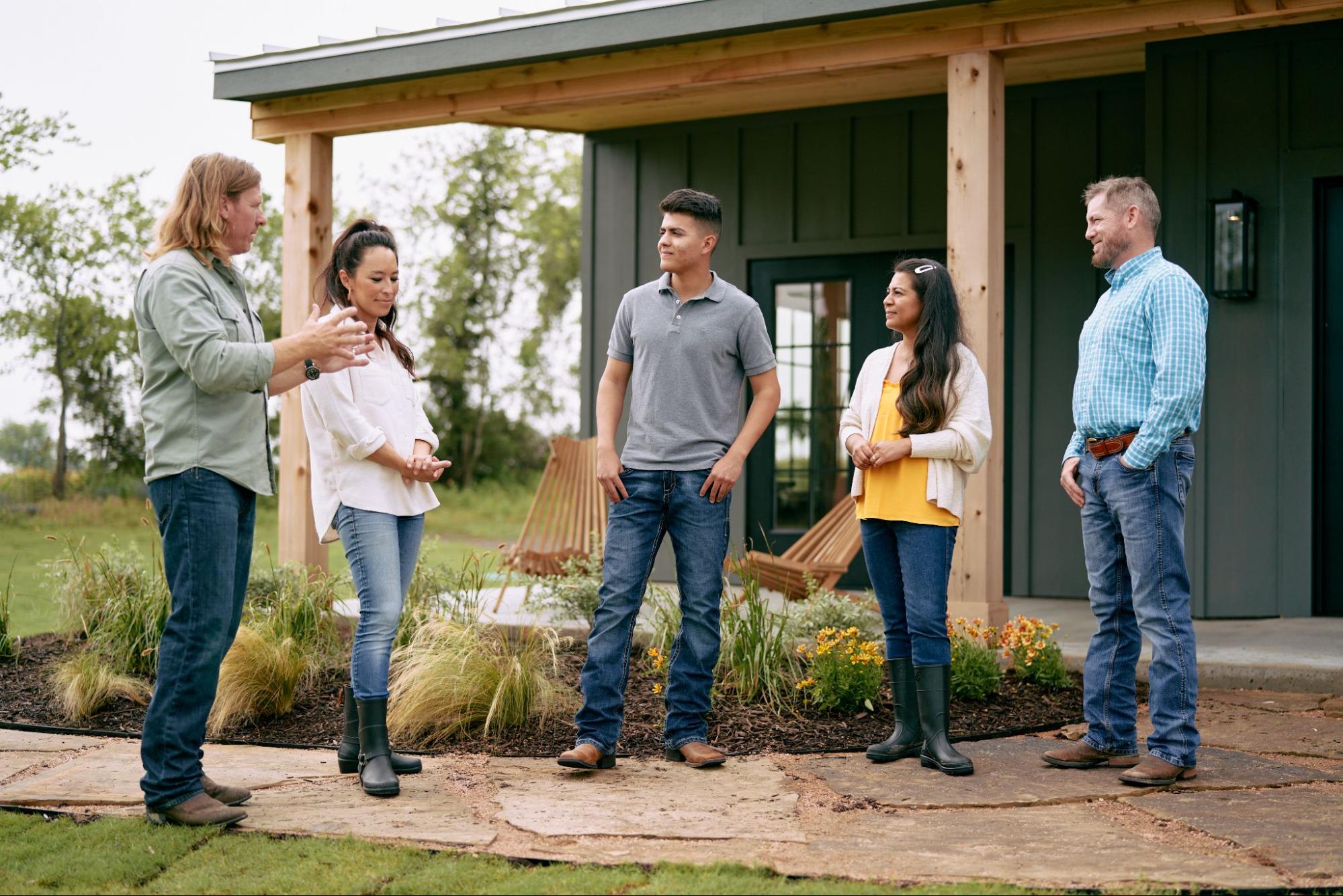 9 Behind-the-Scenes “Fixer-Upper” Controversies 9 Behind-the-Scenes “Fixer-Upper” Controversies