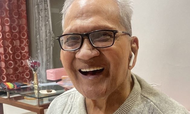 This Little-Known AirPods Feature Allowed My 95-Year-Old Grandfather To Hear Me Again